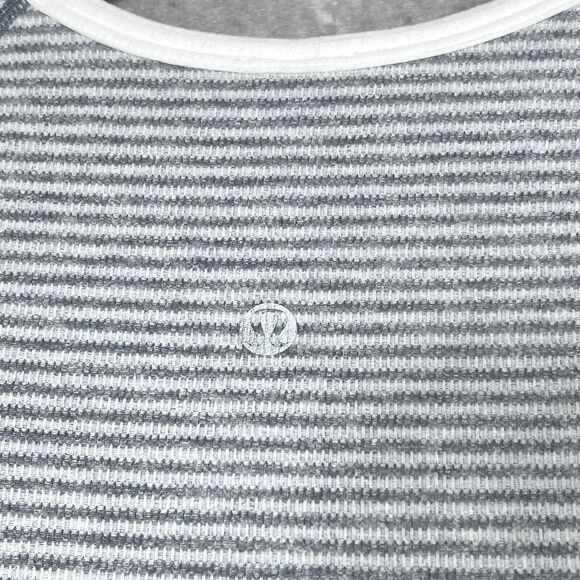 Lululemon Shirt Womens Size 4 Gray Striped Long Sleeve Thumbholes Reversible - Picture 8 of 15